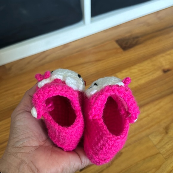 Hello Kitty booties, handmade - Picture 3 of 3